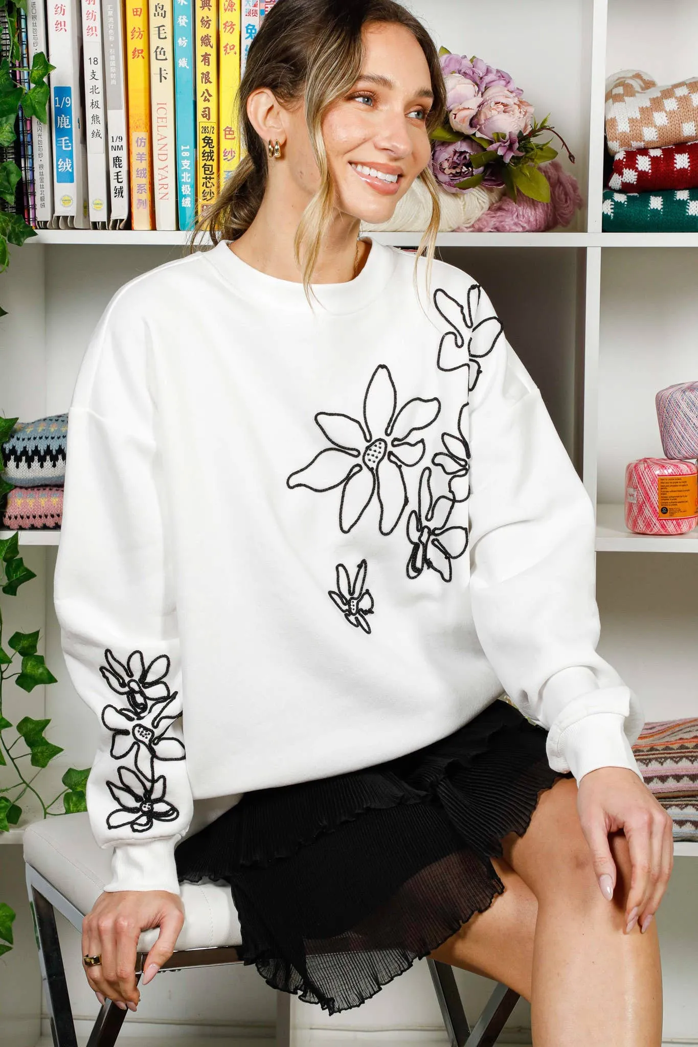 Crew Neck Long Sleeve Flower Embroidered Sweatshirt