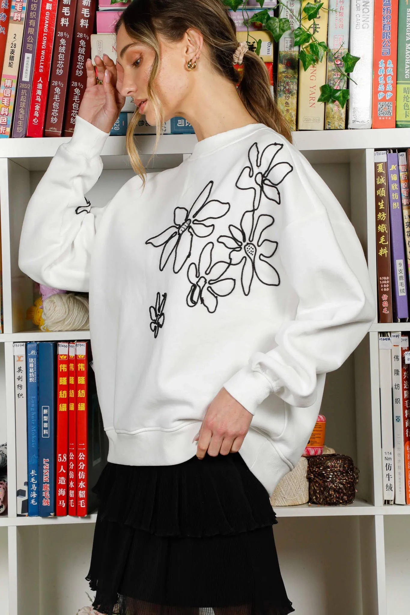 Crew Neck Long Sleeve Flower Embroidered Sweatshirt