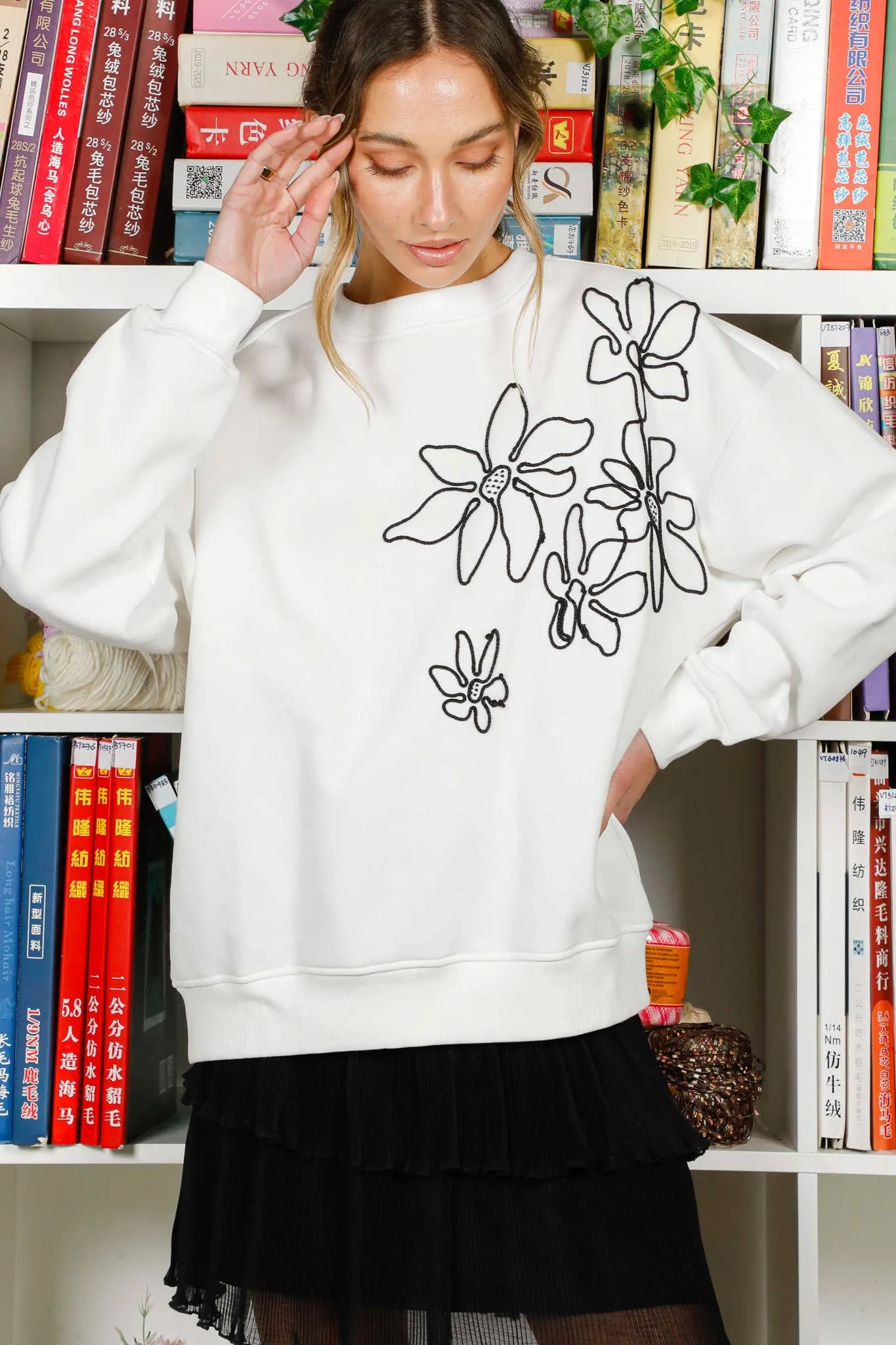 Crew Neck Long Sleeve Flower Embroidered Sweatshirt